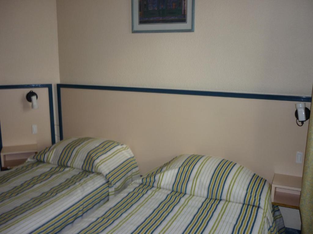Hotel Entre 2 Mers Proche Bordeaux Carbon-Blanc Ruang foto