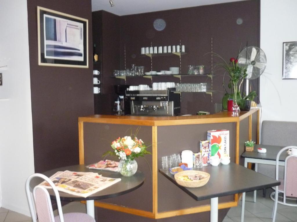 Hotel Entre 2 Mers Proche Bordeaux Carbon-Blanc Bagian luar foto