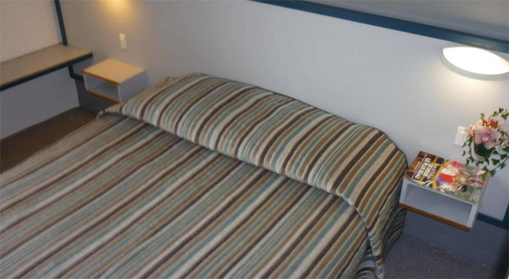 Hotel Entre 2 Mers Proche Bordeaux Carbon-Blanc Bagian luar foto