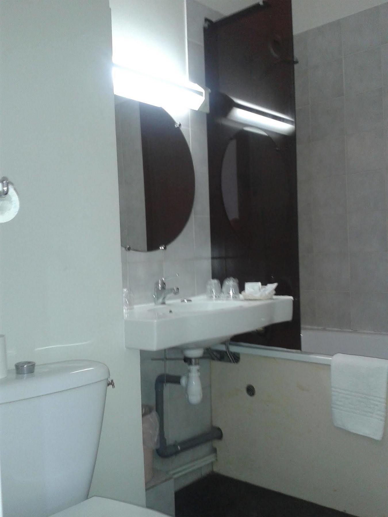Hotel Entre 2 Mers Proche Bordeaux Carbon-Blanc Bagian luar foto