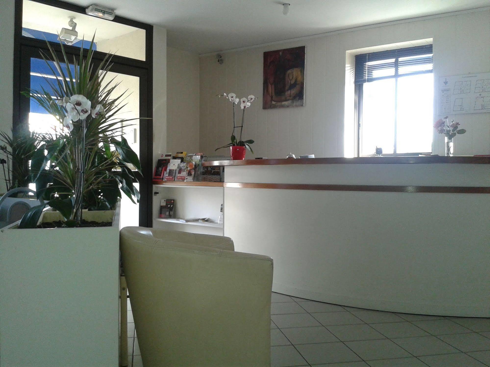 Hotel Entre 2 Mers Proche Bordeaux Carbon-Blanc Bagian luar foto