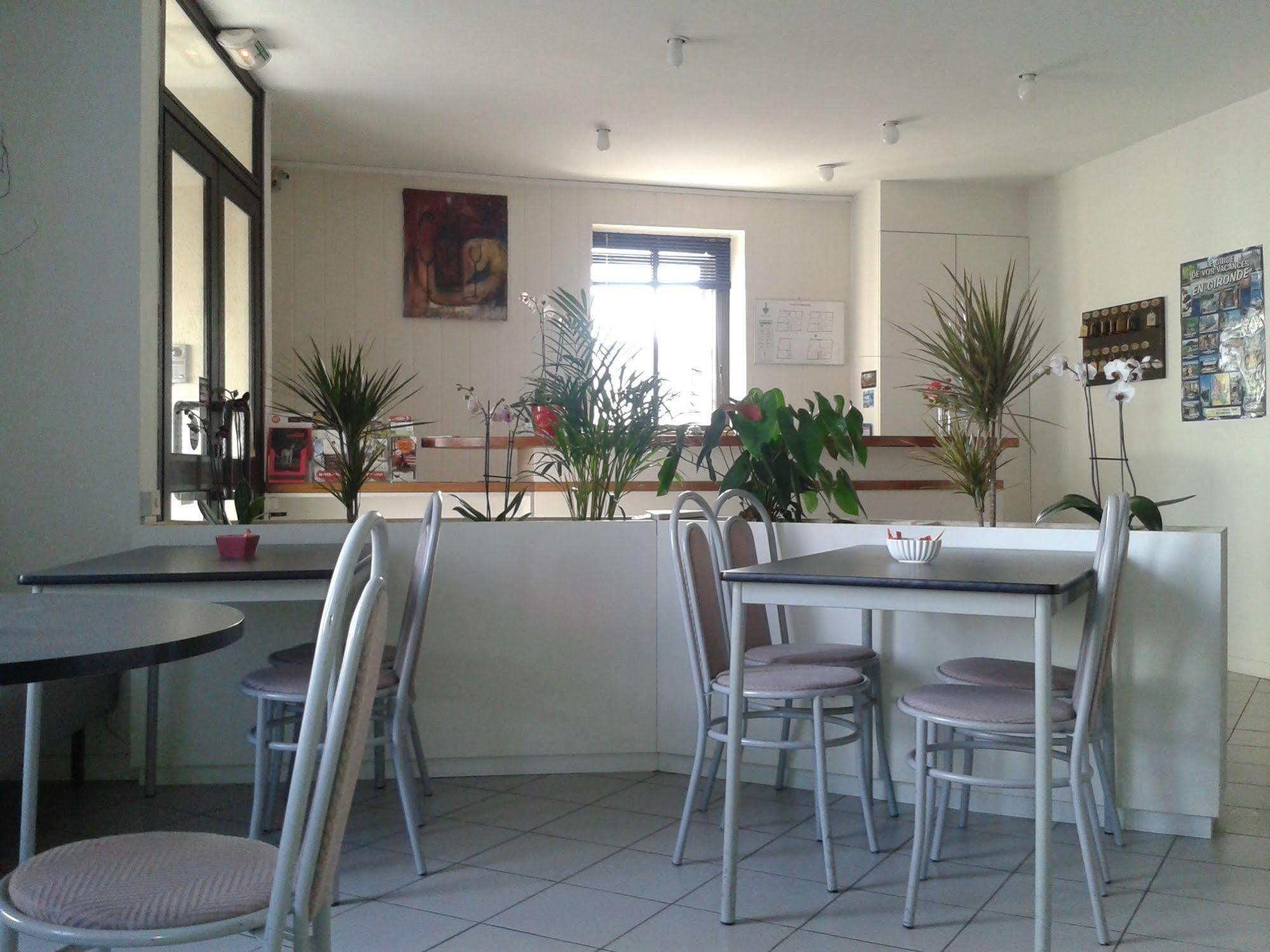 Hotel Entre 2 Mers Proche Bordeaux Carbon-Blanc Bagian luar foto